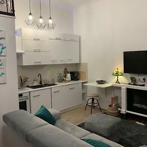 Charming In The Heart Of The Jewish District! Apartament